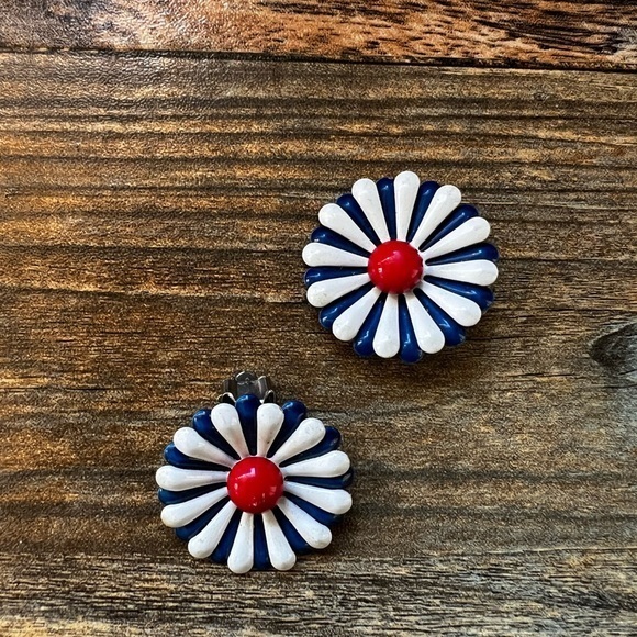 Vintage Jewelry - True vintage 1960s clip on earrings
